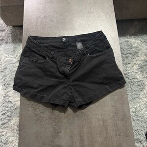 Black H&M shorts. Size 14.

 #HMshorts